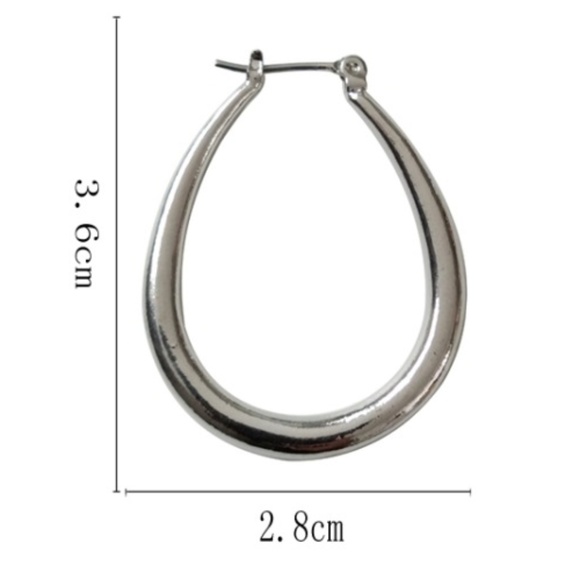 Minimalist Hoop Earring Silver - Picture 8 of 8